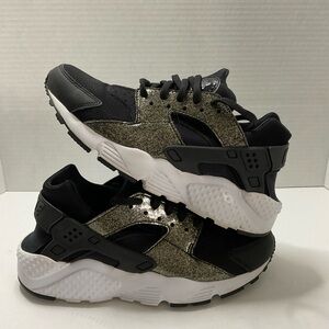 Nike Huaraches Black and Gold girls
